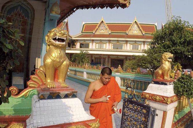 Bangkok City Culture Tour by Bike - Wat Chong Lom and a simple introduction to Thai customs