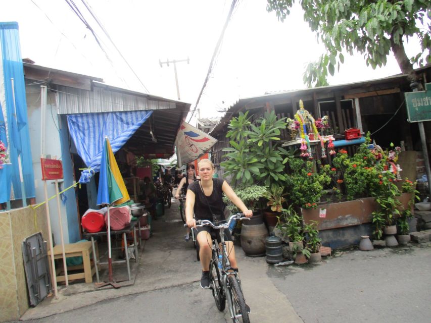 Bangkok Full-Day Bike Tour with Boat Transfer and Lunch - The fresh food market shows Bangkok at work