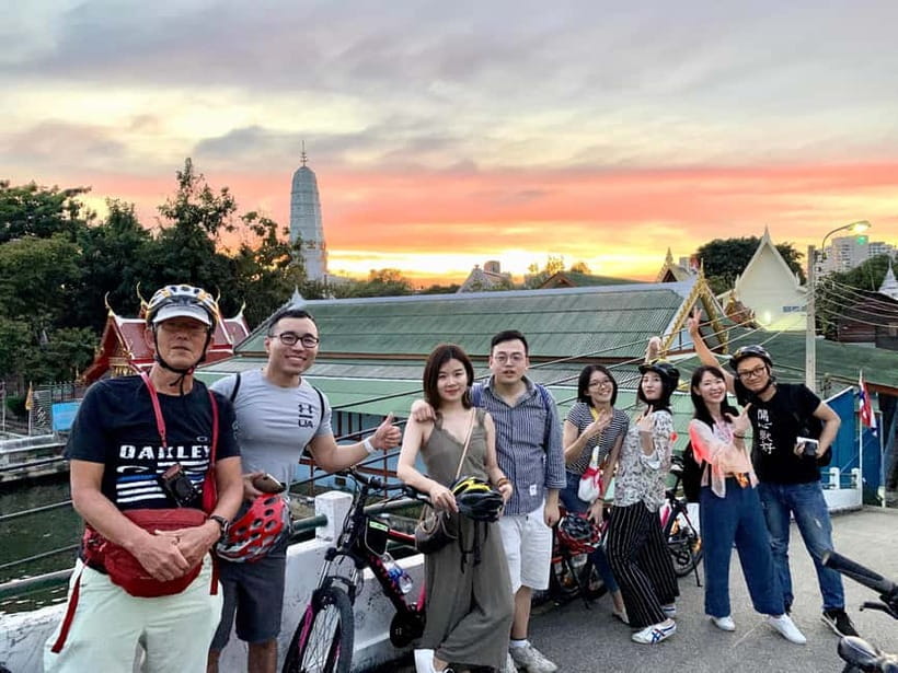 Bangkok: Must-Try Hidden Bike & Food Experience - Wat Kalayanamitr and the riverfront views