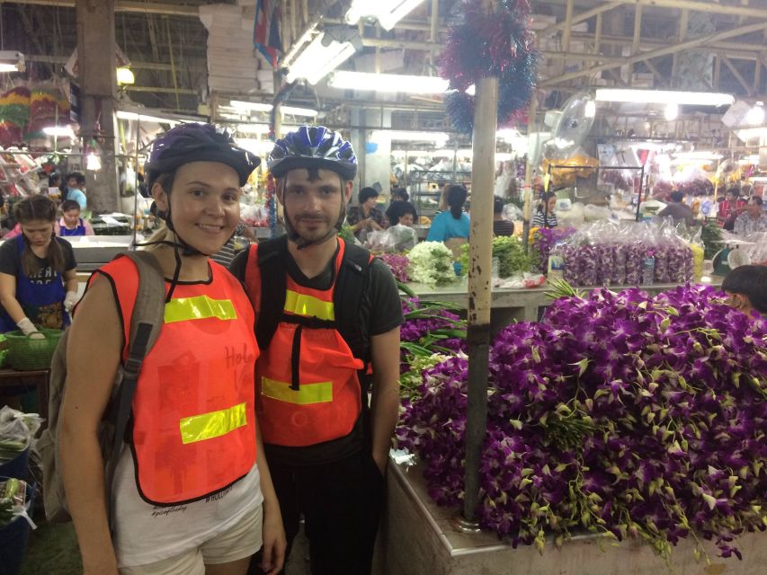 Bangkok: Night Bike Ride and Dinner at a Local Restaurant - Dinner with a local Thai family