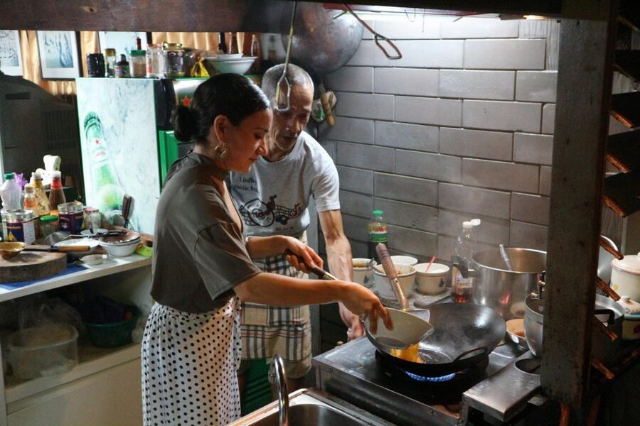 Bangkok: Night Bike Ride and Dinner at a Local Restaurant - Wat Arun and the first Chao Phraya ferry
