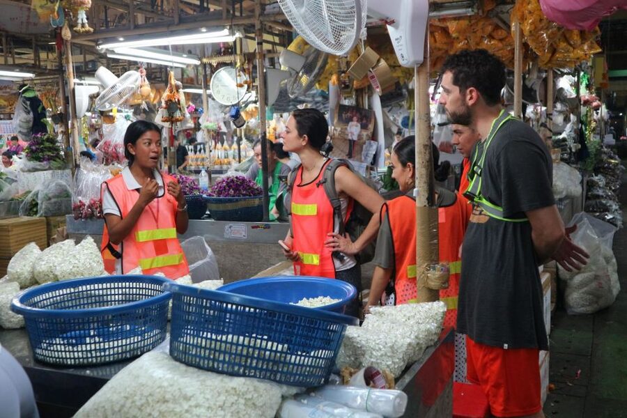 Bangkok: Night Bike Ride and Dinner at a Local Restaurant - Returning by ferry and back streets