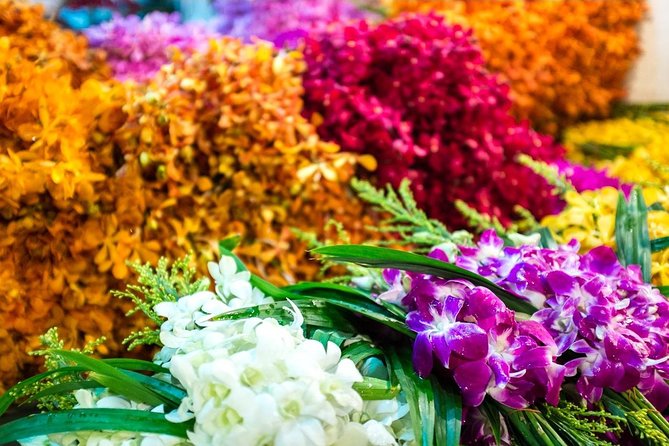 Bangkok: Night Bike Tour with Temples & Flower Market Visit - Pak Khlong Talat after the working day