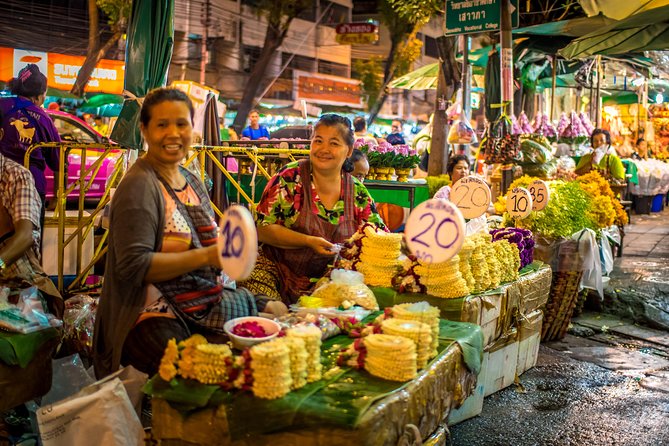 Bangkok: Night Bike Tour with Temples & Flower Market Visit - How safe and strenuous is the ride?