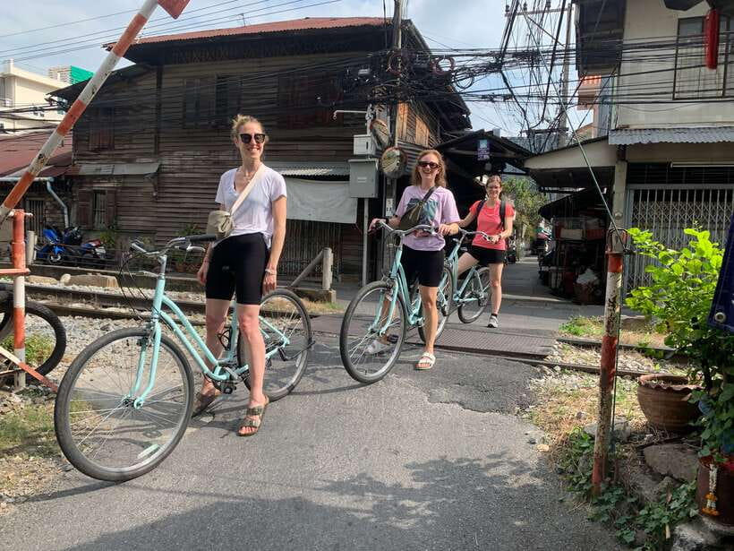Bangkok: Temples, Canals & Local Life Bike Tour - Key details before you book