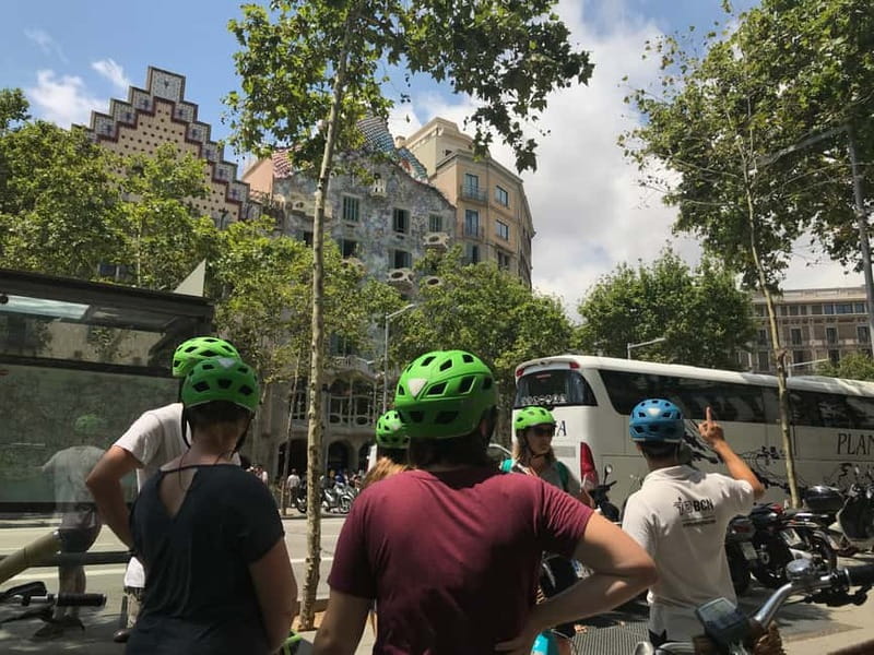 Barcelona: 1.5-Hour Sightseeing Tour by Bike/Electric Bike - Gothic streets and Barcelona Cathedral