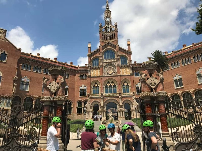 Barcelona: 1.5-Hour Sightseeing Tour by Bike/Electric Bike - What the guides add to the experience