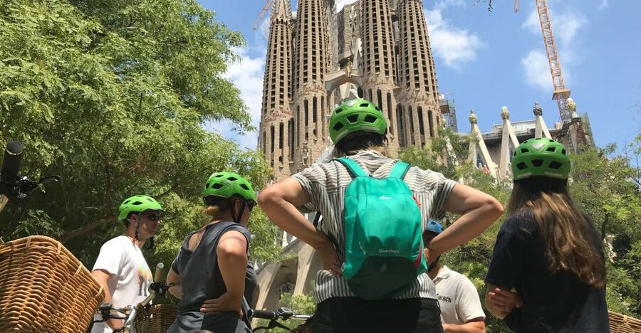 Barcelona: 2.5-Hour Bike or E-Bike Historical Tour - Key points to know before you ride