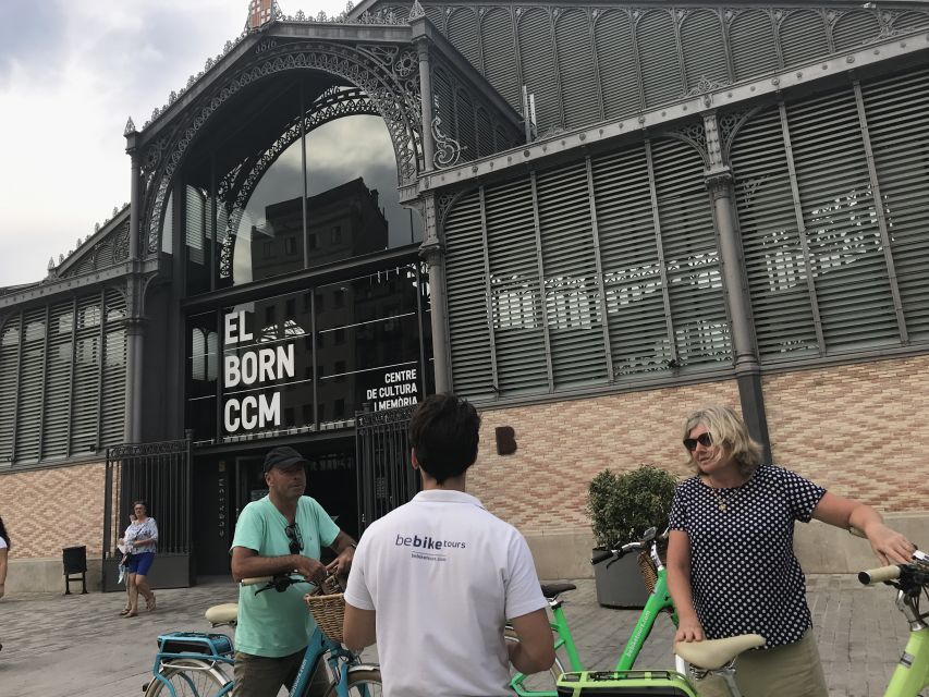 Barcelona: 2.5-Hour Bike or E-Bike Historical Tour - Why a bike is a smart way to meet Gaudí