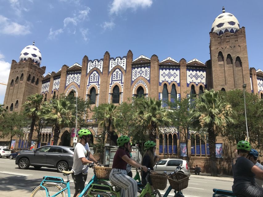 Barcelona: 2.5-Hour Bike or E-Bike Historical Tour - What the guides add to the ride