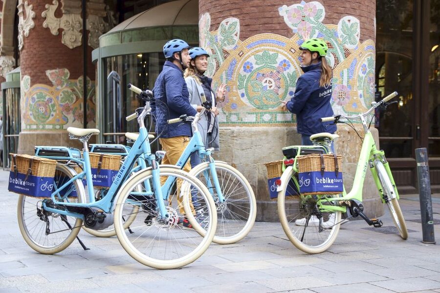 Barcelona: 2.5-Hour Bike or E-Bike Historical Tour - Regular bike or e-bike?