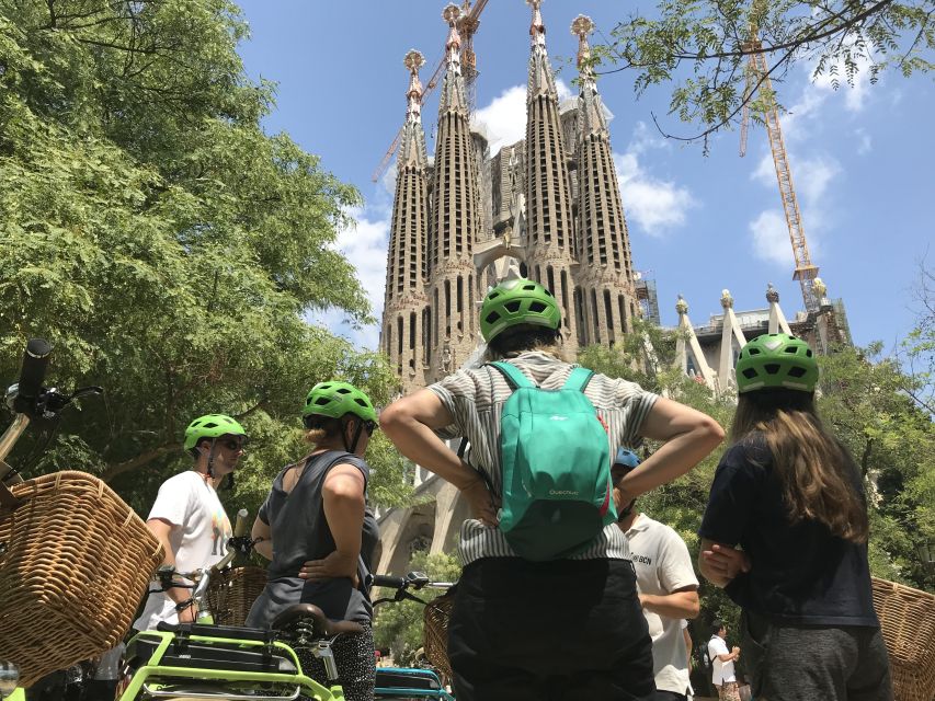 Barcelona: 2.5-Hour Bike or E-Bike Historical Tour - Arc de Triomf and Ciutadella Park set the scene