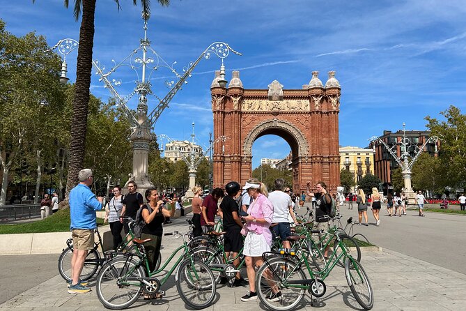 Barcelona 3-hour Bike or E-Bike Tour: Gaudí By Bike - The Sagrada Família gets the longest pause