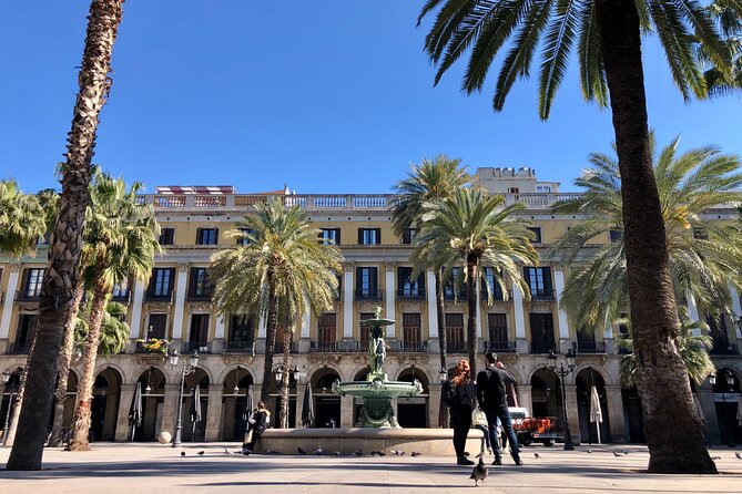 Barcelona 3-hour Bike or E-Bike Tour: Gaudí By Bike - Arc de Triomf and Casa Amatller add useful contrasts