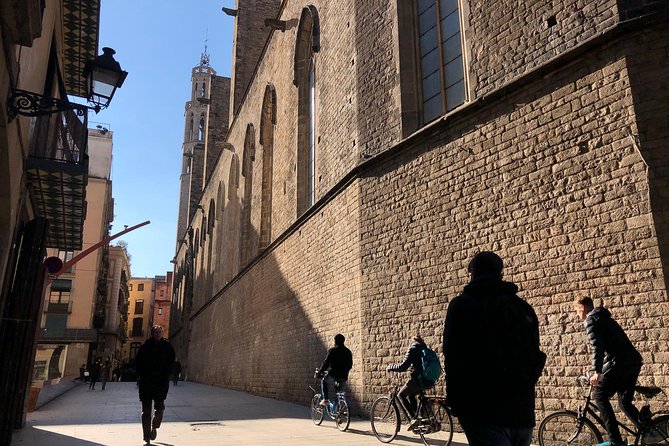 Barcelona 3-hour Bike or E-Bike Tour: Highlights and Hidden Gems - Why a bike is a smart way to see Barcelona