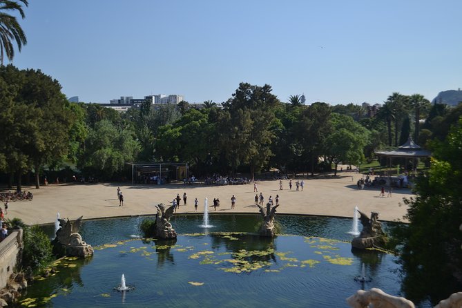 Barcelona 3-hour Bike or E-Bike Tour: Highlights and Hidden Gems - Arc de Triomf and Ciutadella Park