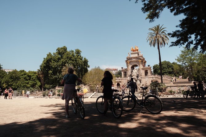 Barcelona 3-hour Bike or E-Bike Tour: Highlights and Hidden Gems - Santa Maria del Mar closes the historic loop