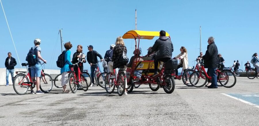 Barcelona: 3-Hour Bike Tour with Spanish Tapas - Parc de la Ciutadella, Barcelona’s central green space