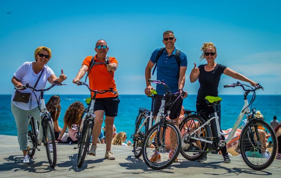 Barcelona: 4-Hour E-Bike Photography Tour - Tapas and a drink at the end