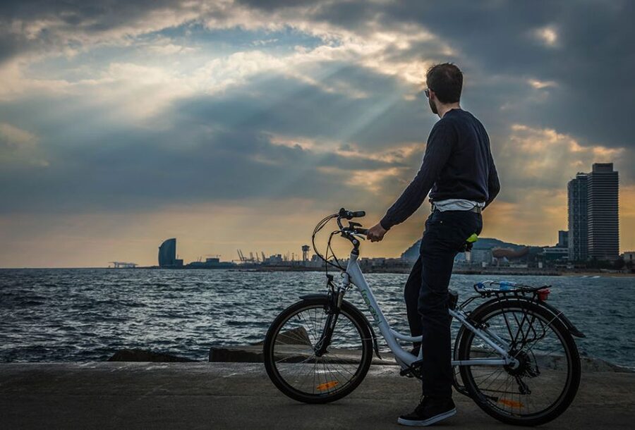 Barcelona: 4-Hour E-Bike Photography Tour - From Cervantes Street into the Gothic Quarter