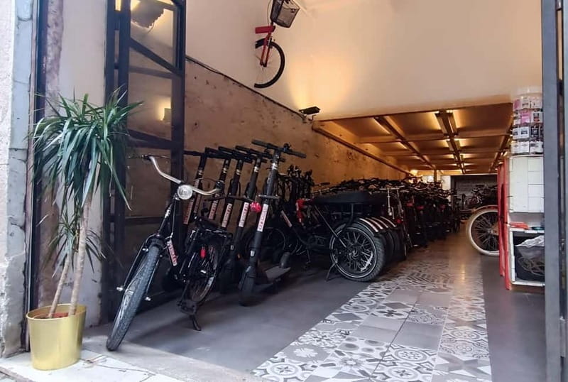 Barcelona: Bike Rental for 2 - 24 Hours - Picking up the Dutch-style city bike