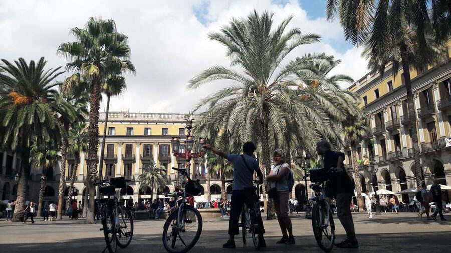 Barcelona: Bike Rental with Delivery and Pickup - Las Ramblas and the Gothic Quarter: great sights, tricky riding