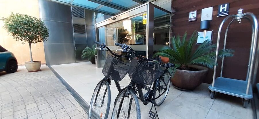 Barcelona: Bike Rental with Delivery and Pickup - Barceloneta and the seafront: the easiest stretch of the day