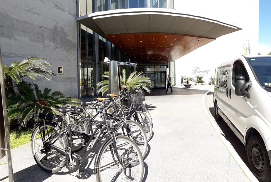 Barcelona: Bike Rental with Delivery and Pickup - Olympic Port and Parc de la Ciutadella: pair two easy stops