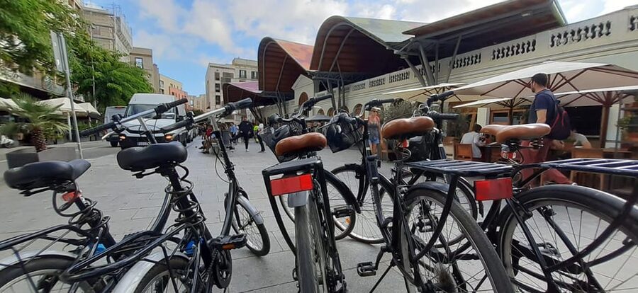 Barcelona: Bike Rental with Delivery and Pickup - Classic bike or e-bike for Barcelona’s hills