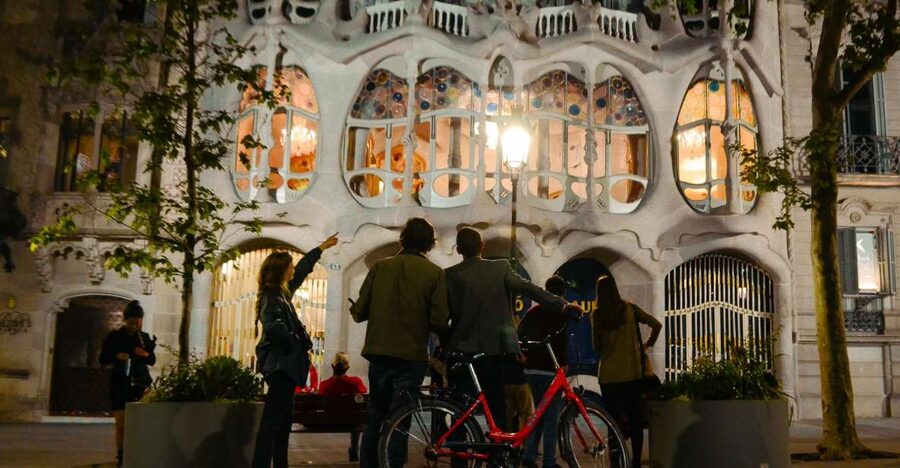 Barcelona Bike Tour by Night with Cava - Raval, Eixample, and the city between the landmarks