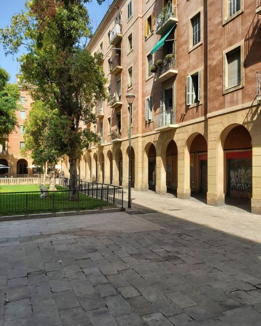 Barcelona: Bike Tour for Families - Gothic Quarter streets and Roman traces
