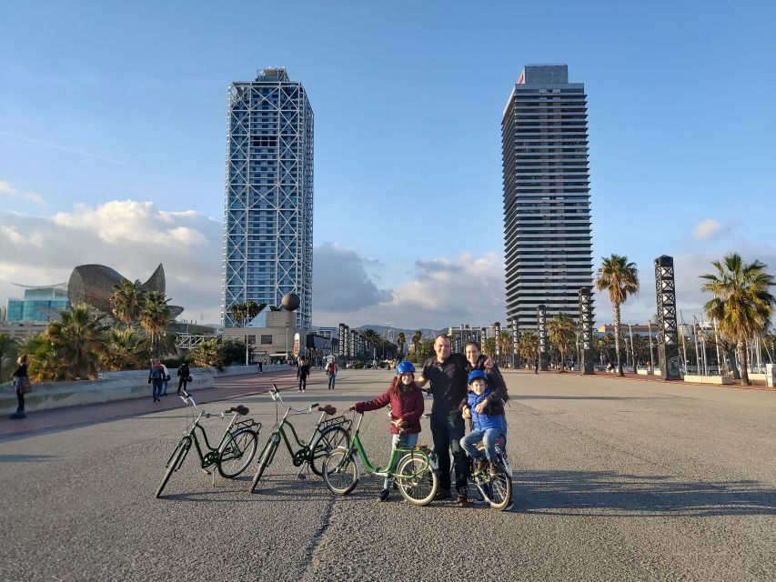 Barcelona: Bike Tour for Families - The Arch of Triumph and Citadel Park
