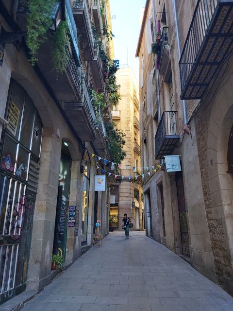 Barcelona: Bike Tour for Families - The W Hotel esplanade and the ride back