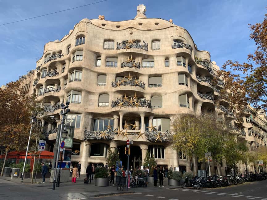 Barcelona Bike Tour: Iconic Sights & Hidden Spots - Why Barcelona Works So Well by Bike