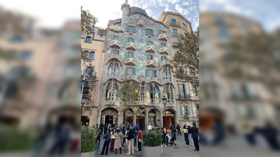 Barcelona Bike Tour: Iconic Sights & Hidden Spots - Pace, Group Size, and Safety