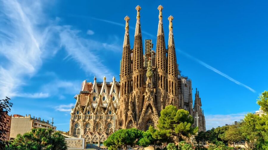 Barcelona: Bike Tour & Sagrada Familia Skip-the-Line Tickets - Riding through the Gothic Quarter and Old Town