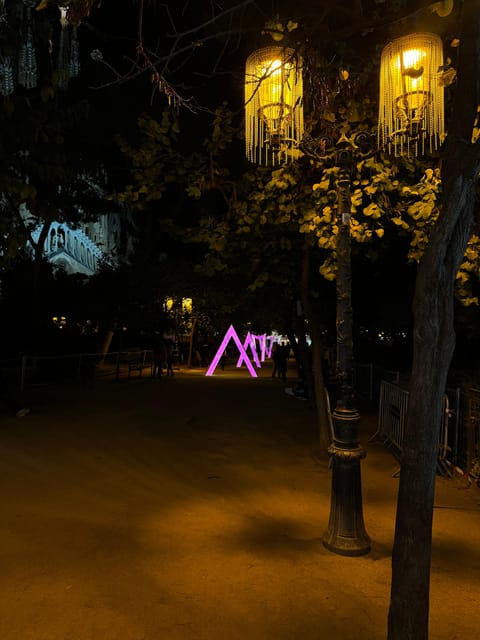 Barcelona: Christmas Lights and Markets Bike Tour - Passeig de Gràcia and Barcelona’s famous façades