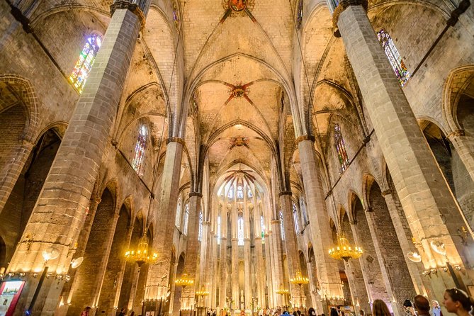 Barcelona e-Bike Tour: Gaudí & Old Town Small Group - Ciutadella Park, the 1888 arch, and Barceloneta