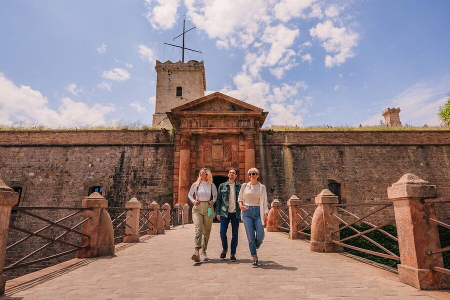 Barcelona: E-Bike Tour with Montjuic Cable Car & Boat Ride - The Guides Make the Difference