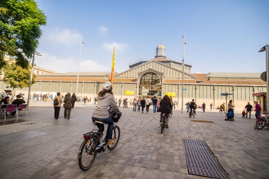 barcelona: Gaudi Highlights eBike tour - Meeting Sagrada Família from the outside