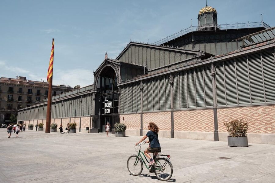Barcelona: Guided Bike or E-Bike City Tour - Cathedral, Palau de la Música, and the old city’s architecture