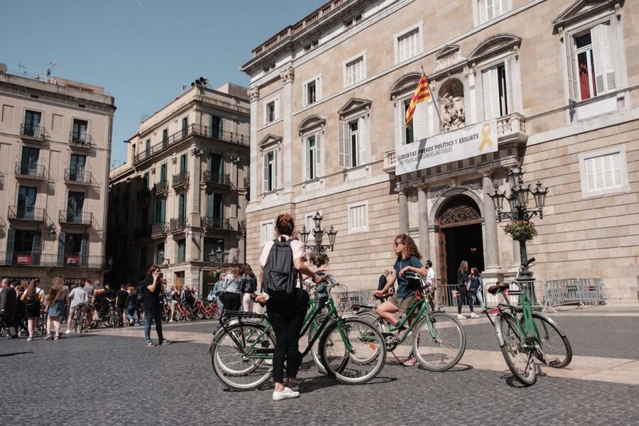 Barcelona: Guided Bike or E-Bike City Tour - Guides, group size, and the feel of the ride