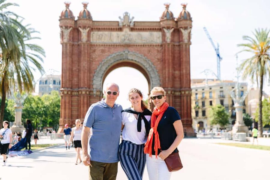 Barcelona: Guided Highlights Bike or eBike Tour (3 Hours) - Why a bike is a smart way to see Barcelona