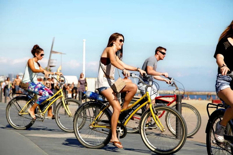 Barcelona: Guided Highlights Bike or eBike Tour (3 Hours) - Ciutadella Park and its Cascadas fountain