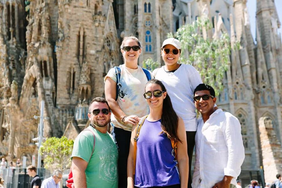Barcelona: Guided Highlights Bike or eBike Tour (3 Hours) - The guide makes the difference
