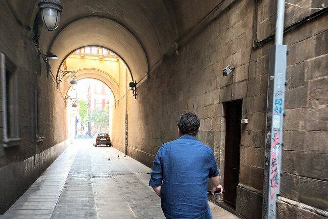 Barcelona Highlights Bike Tour - Through the Gothic Quarter in thirty minutes