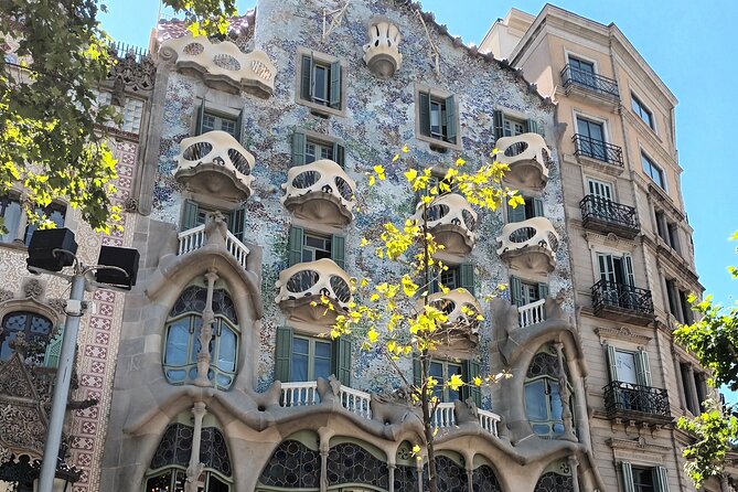 Barcelona Highlights Bike Tour - Passeig de Gracia and Barcelona’s modernista masterpieces