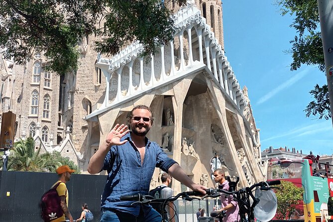 Barcelona Highlights Bike Tour - Starting among the lanes of the Gothic Quarter