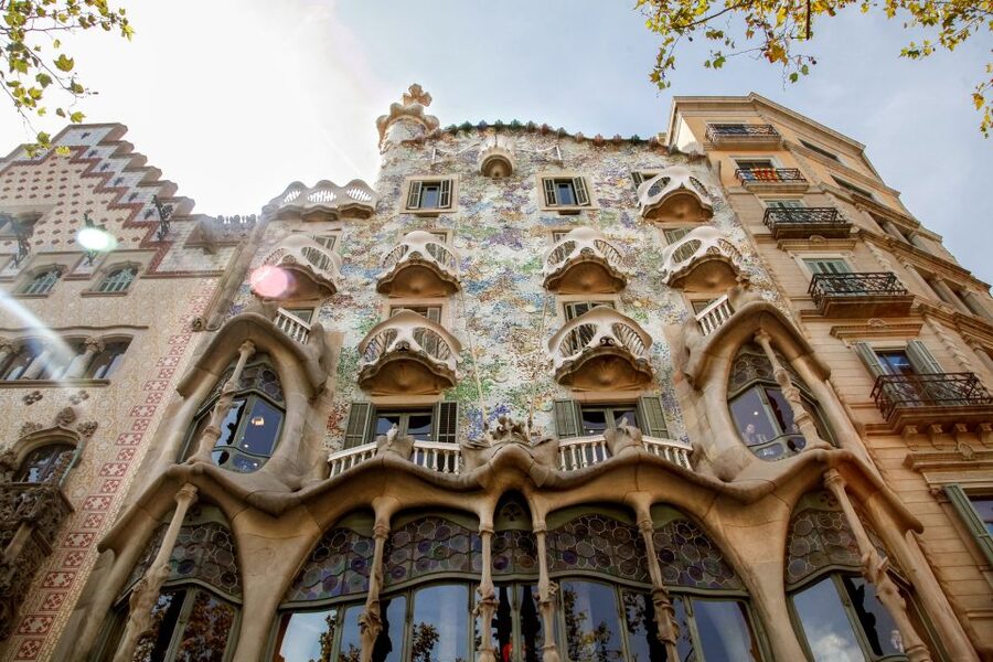 Barcelona Historical 3-Hour Bike Tour - Ciutadella Park, flowers, fountains, and a welcome pause