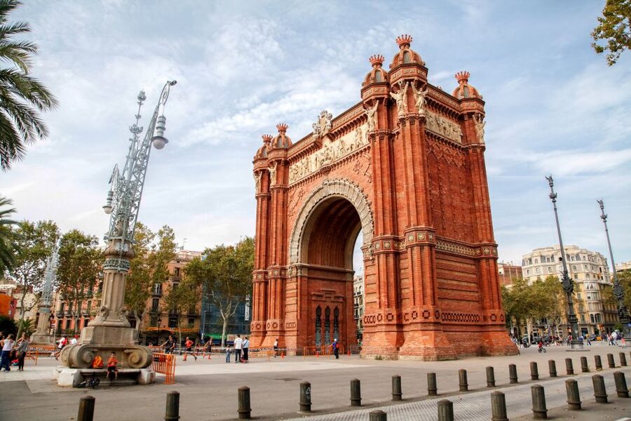 Barcelona Historical 3-Hour Bike Tour - Casa Mila and Casa Batllo on the grand avenues